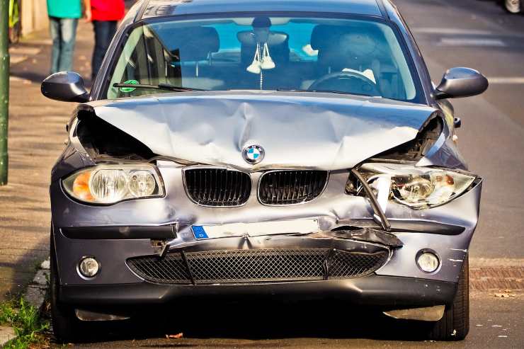 Automobile dopo un incidente (Pexels) - salernosera.it