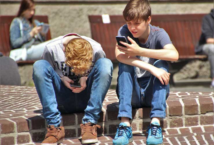 Controllo adolescenti TikTok