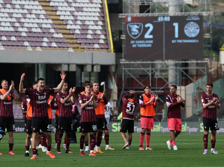 Giocatori Salernitana in festa (LaPresse) - salernosera.it