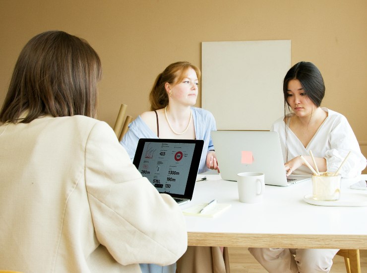 Lavoro femminile (Pexels) - salernosera.it