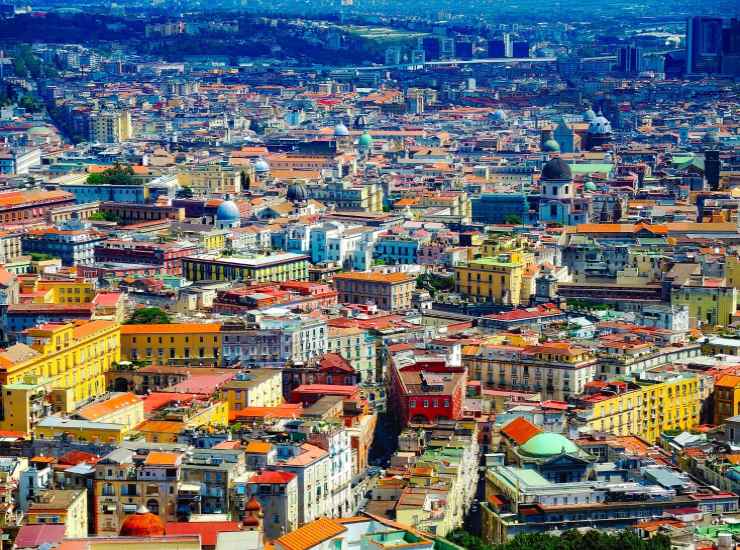 Napoli vista dall'alto (Pixabay) - salernosera.it