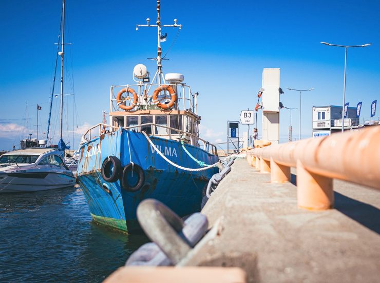 Nave attraccata al molo (Pixabay) - salernosera.it
