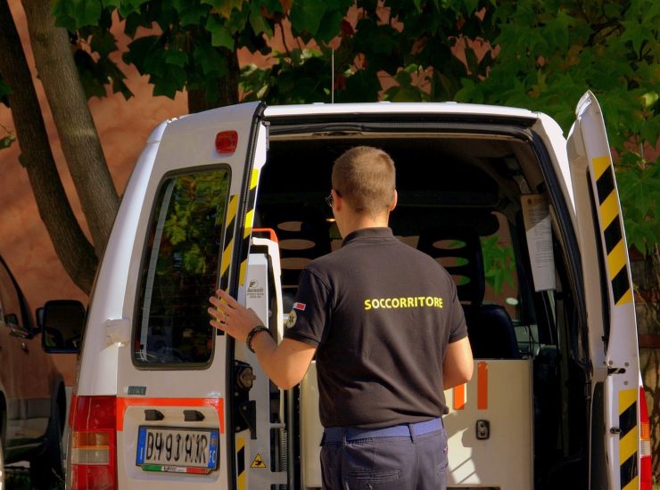 Ambulanza, pronto soccorso (Pixabay) - salernosera.it
