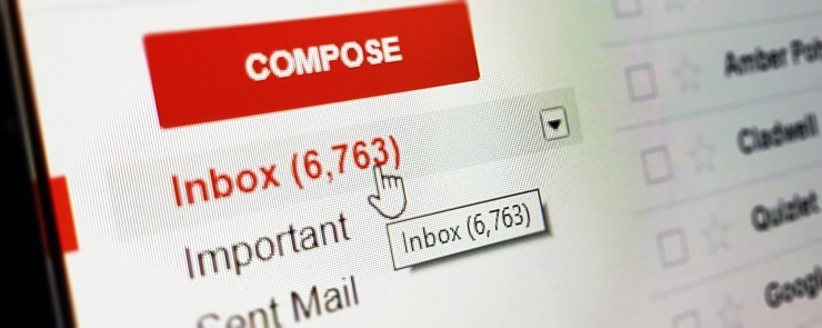 Email in arrivo su un account di posta elettronica