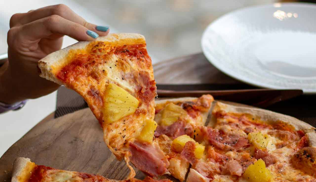 Pizza con l'ananas