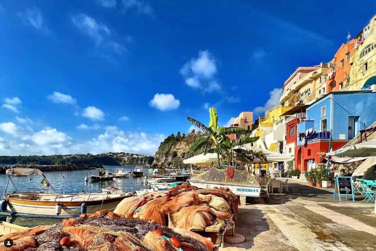 Procida - fonte_Canva - salernosera.it
