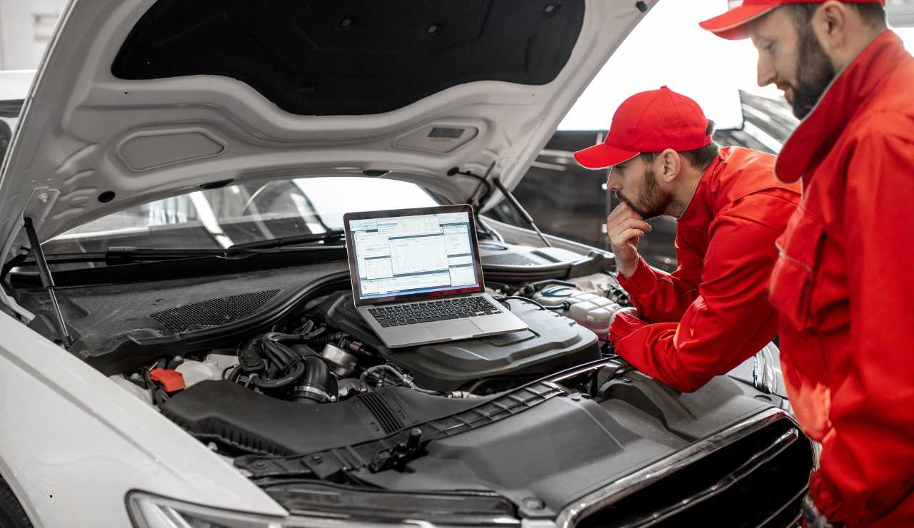 Revisione auto - fonte_Canva - salernosera.it