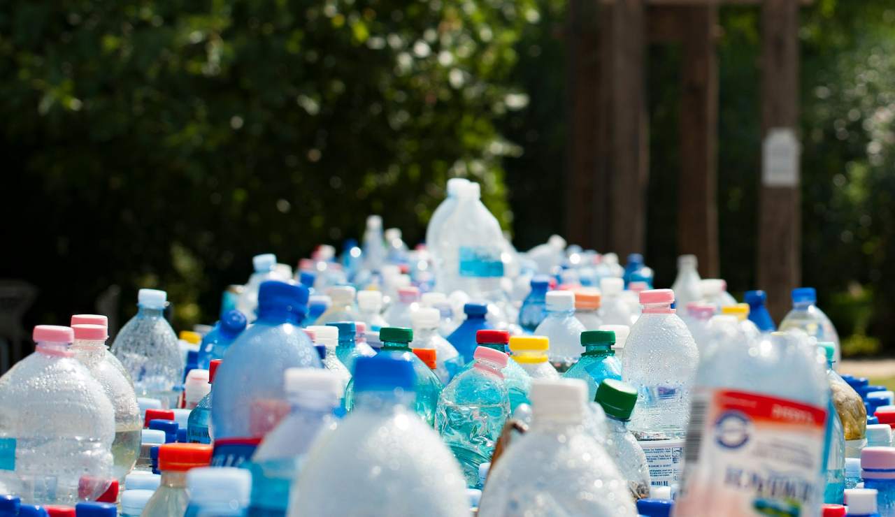 Rifiuti plastica (Pixabay) - salernosera.it