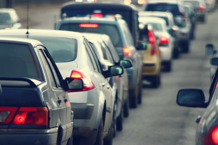 Traffico - fonte_Canva - salernosera.it