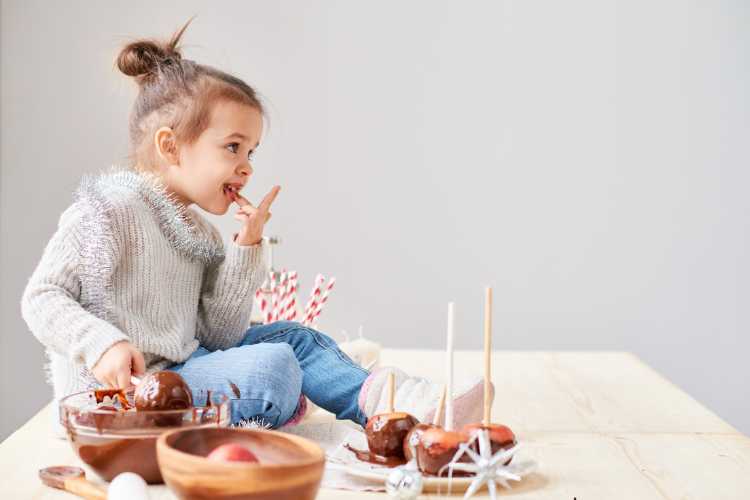 Bambini e caramelle - fonte_Canva - salernosera.it