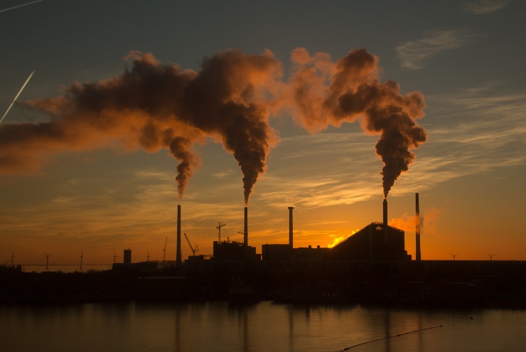 Vista dall'alto di inquinamento industriale