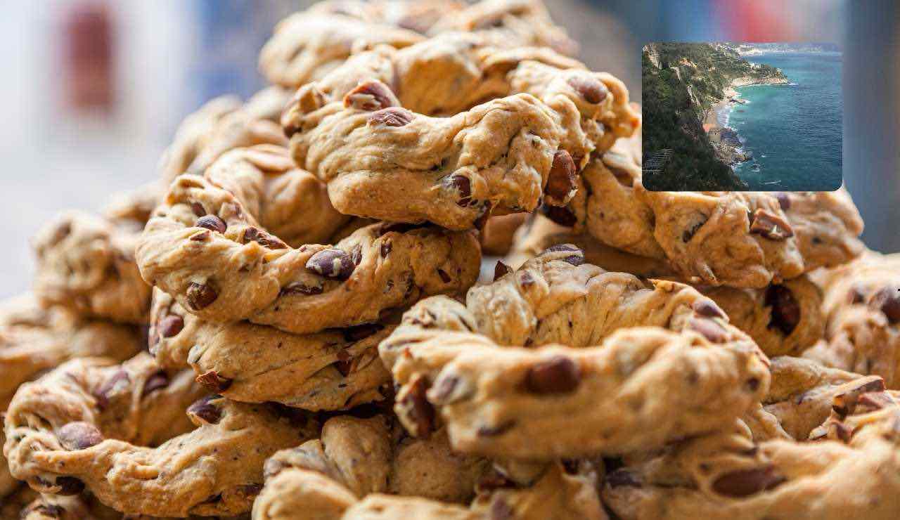 Il paese dei taralli - fonte_Canva+Tripadvisor - salernosera.it