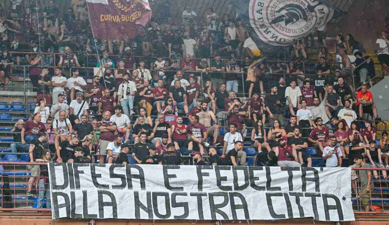 Tifosi Salernitana presenti a Genova (LaPresse) - salernosera.it