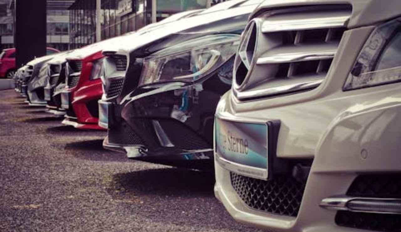 Diverse auto - foto pexels - salernosera.it