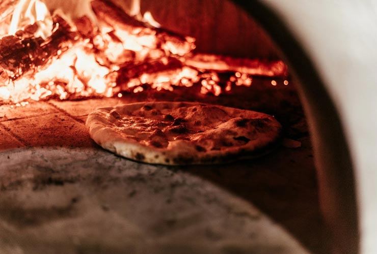 Pizza-in-forno-Foto-di-Arthur-Brognoli-da-Pexels-SalernoSera.it