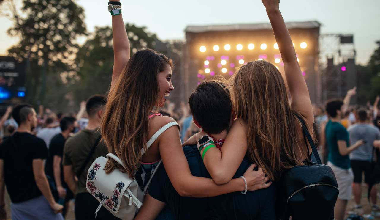 Torna il Festivalbar - fonte_Canva - salernosera.it