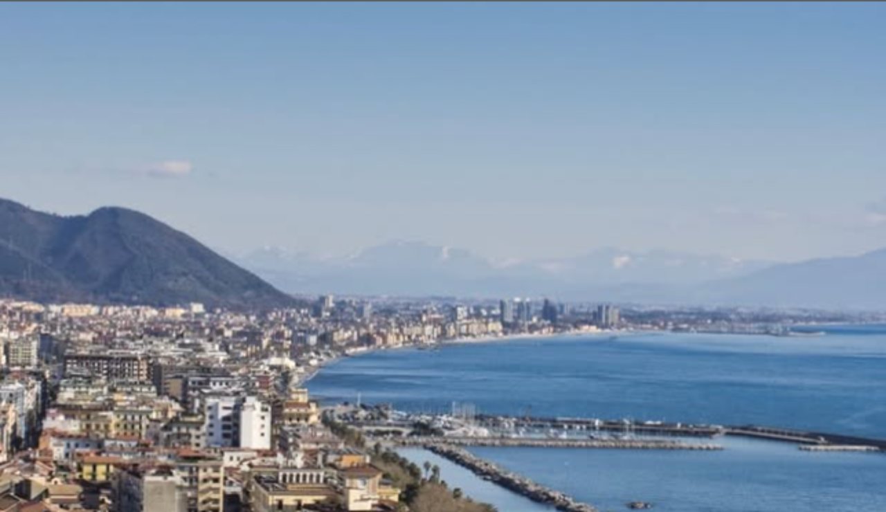 Salerno dall'alto (Fonte robbicar Instagram) - salernosera.it