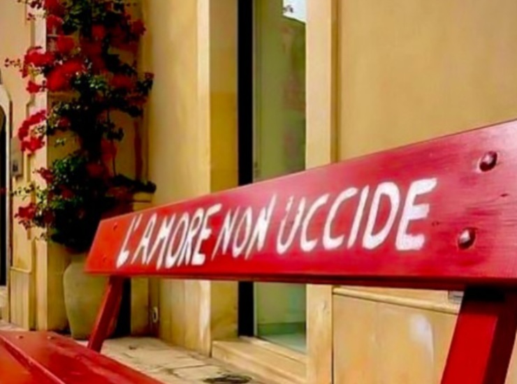 Slogan antiviolenza (Fonte francamaresca Instagram) -
