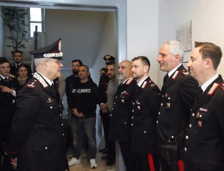Generale La Gala in visita ai Carabinieri (Fonte terranostranews Instagram) - salernosera.it