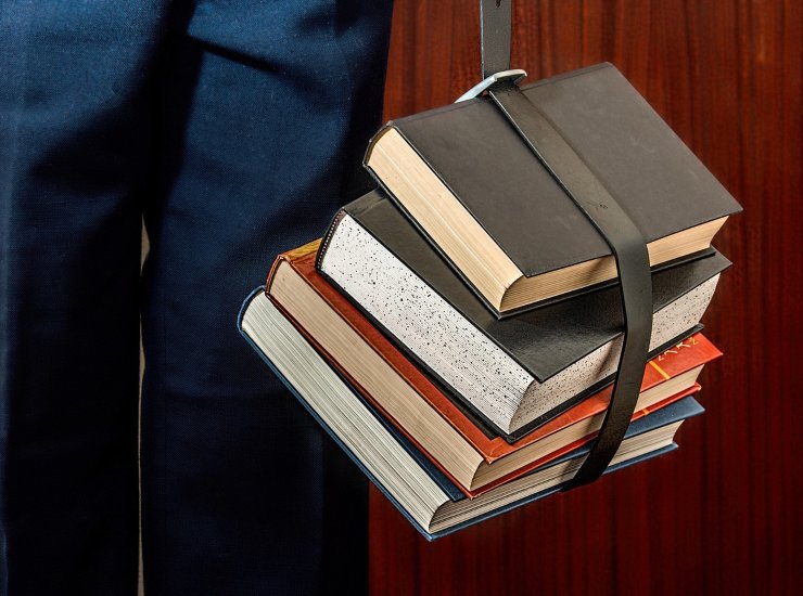 Libri scolastici (Pexels) - salernosera.it