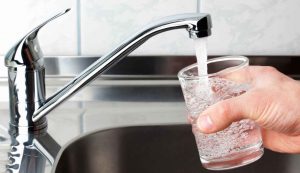 Bere acqua dal rubinetto all'estero - SalernoSera