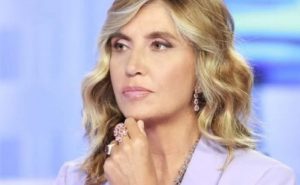 Myrta Merlino pugnalata alle spalle