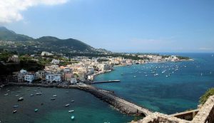 Ischia dall'alto (Pixabay) - salernosera.it