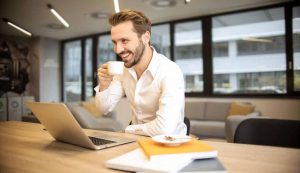 Impiegato al lavoro
