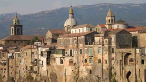 A due passi da Benevento - fonte_Pinterest - salernosera.it