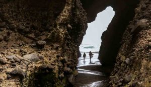 Paesaggio con grotta