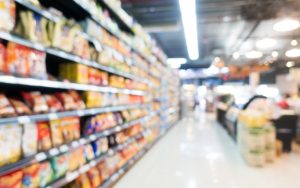 Vista delle corsie di un supermercato