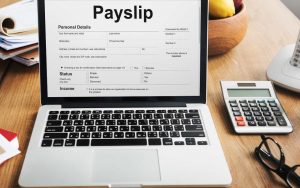 Busta paga telematica sullo schermo di un pc
