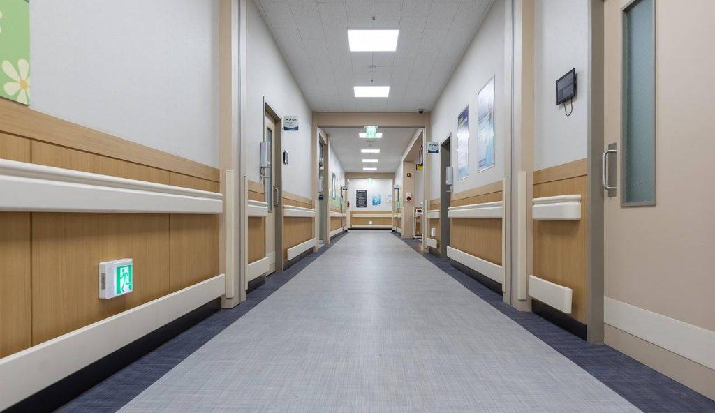 Corridoio ospedale (Pixabay) - salernosera.it (1)