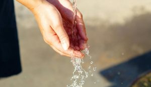 Distributore d'acqua (Pixabay) - salernosera.it