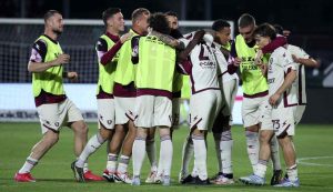 Giocatori Salernitana durante un'esultanza (LaPresse) - salernosera.it