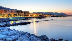 Salerno al tramonto (Fonte Salerno Città Turistica Facebook) - salernosera.it
