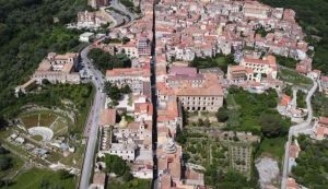 Sessa Aurunca dall'alto (Fonte casertalife Instagram) - salernosera.it