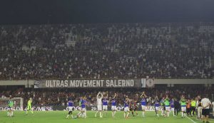 Tifosi Salernitana allo stadio Arechi (LaPresse) - salernosera.it (1)