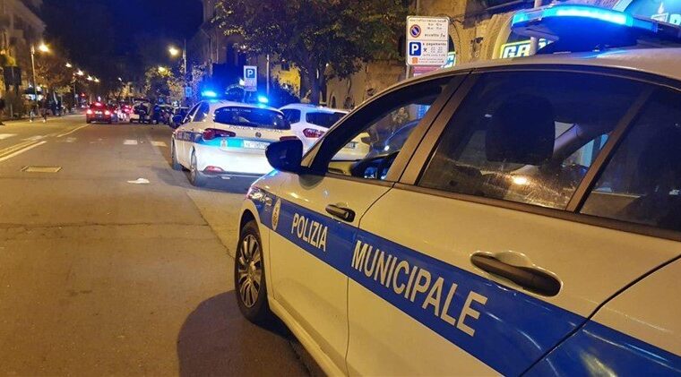 Marocchino irregolare denunciato per furto di smartphone a Salerno