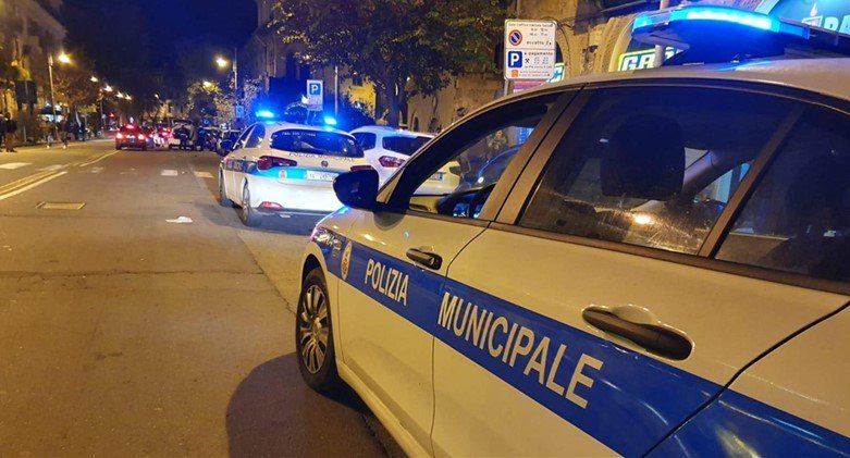 Marocchino irregolare denunciato per furto di smartphone a Salerno