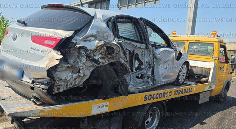 Doppio incidente in A2 del Mediterraneo: tre feriti, tra cui una bambina