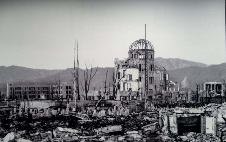 Il 6 agosto: dalla bomba atomica a Internet, un viaggio nella storia