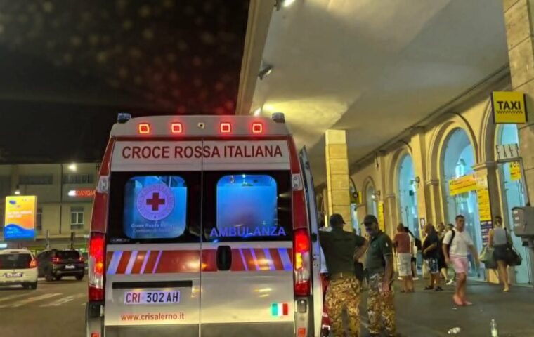 Momenti di tensione alla stazione di Salerno: 23enne si sente male dopo un episodio di aggressività