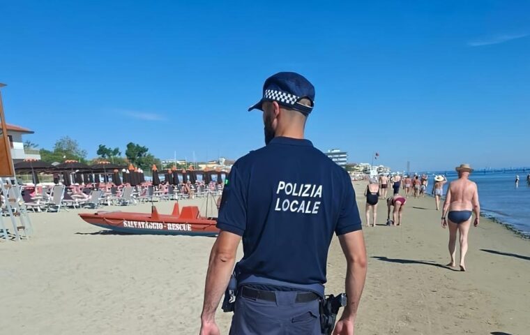 Capaccio Paestum, operazione anti ombrelloni selvaggi: sequestrate oltre 500 attrezzature