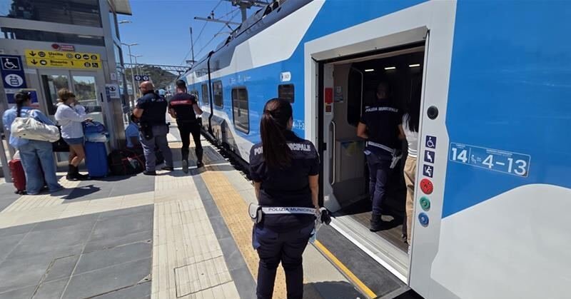 Capotreno in malore dopo alterco con passeggera, 300 passeggeri bloccati ad Eboli