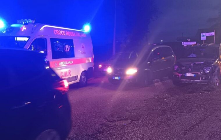 17enne trovato privo di sensi in strada a Pontecagnano, soccorso dai sanitari
