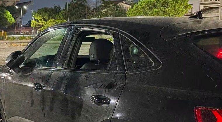 Auto vandalizzata a Marina d’Arechi: la vittima lamenta degrado e scarsa sorveglianza