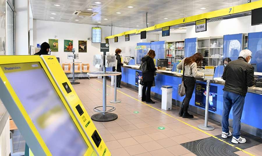 Poste Italiane organizza 194 uffici aperti ad agosto a Salerno per garantire servizio turistico