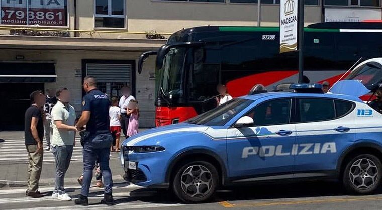 Scippo a Salerno: turisti vittime di furto in piazza Vittorio Veneto