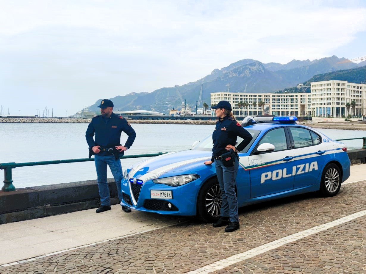 Salerno, arrestato cittadino straniero per scippi e rapine in centro